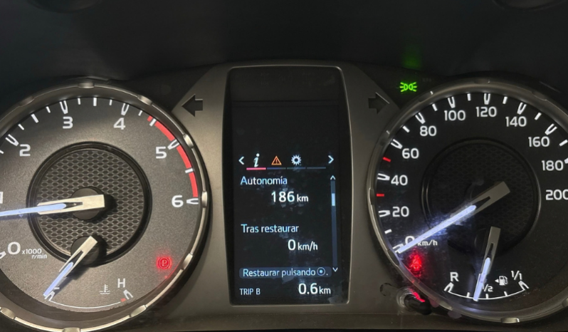 
TOYOTA Hilux 2.4 D4D Cabina Doble GX completo									