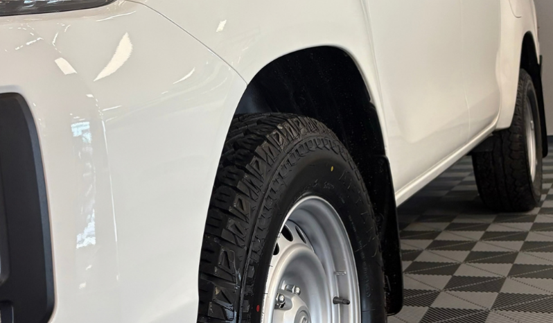 
TOYOTA Hilux 2.4 D4D Cabina Doble GX completo									