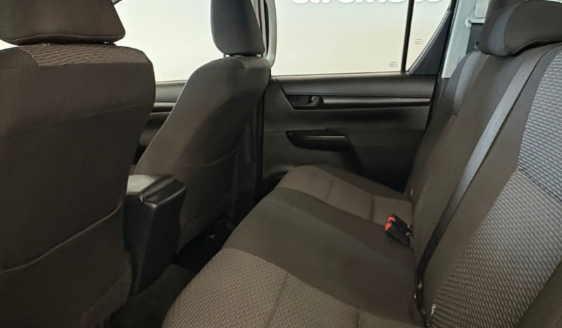 
TOYOTA Hilux 2.4 D4D Cabina Doble GX completo									