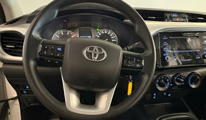 
TOYOTA Hilux 2.4 D4D Cabina Doble GX completo									