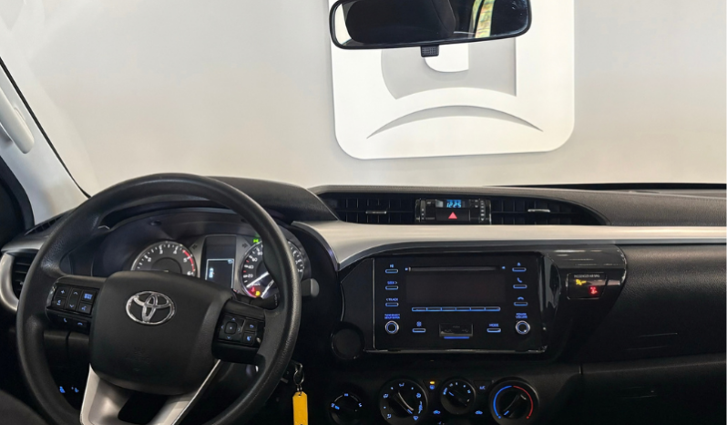 
TOYOTA Hilux 2.4 D4D Cabina Doble GX completo									