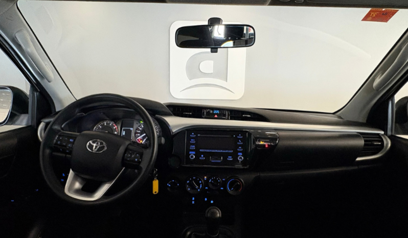 
TOYOTA Hilux 2.4 D4D Cabina Doble GX completo									