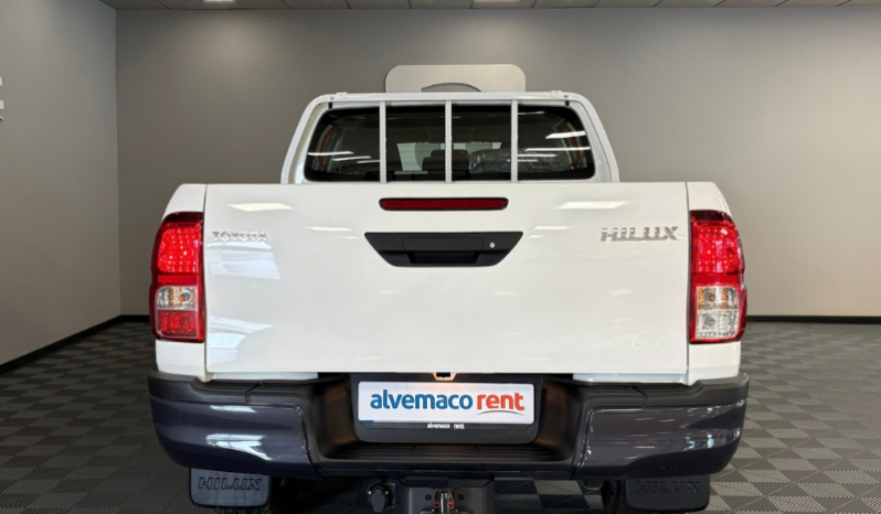 
TOYOTA Hilux 2.4 D4D Cabina Doble GX completo									